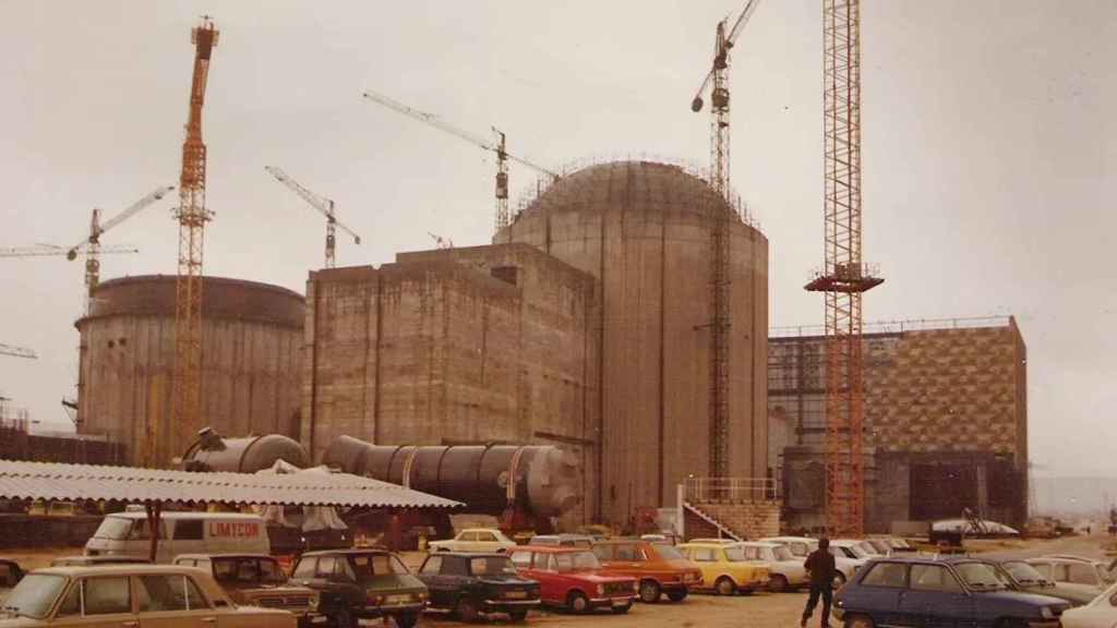 La central nuclear de Almaraz, durante su construcción  en los años setenta