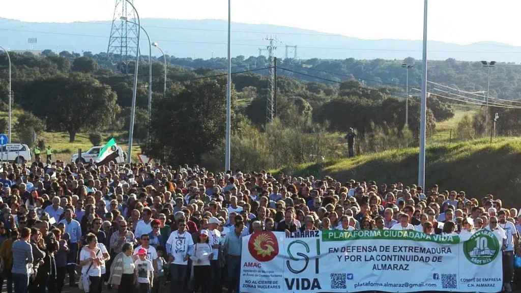 Manifestación a favor del mantenimiento de la central