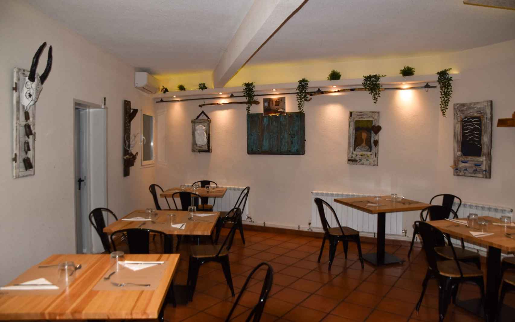 Imagen del interior del Bar-Restaurante Casillas en Navalacruz, Ávila