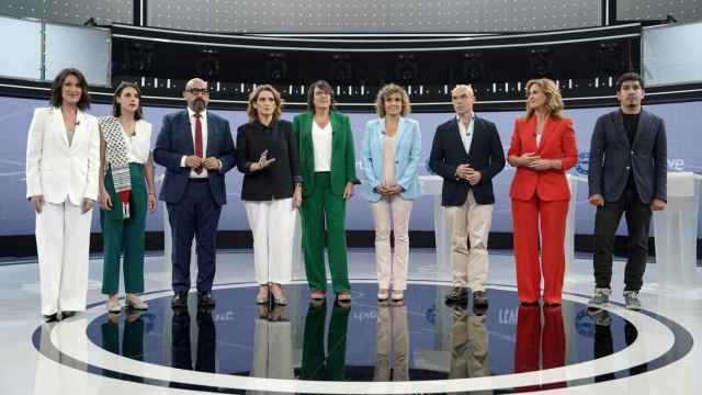 Los candidatos, posando minutos antes del debate en el plató de RTVE