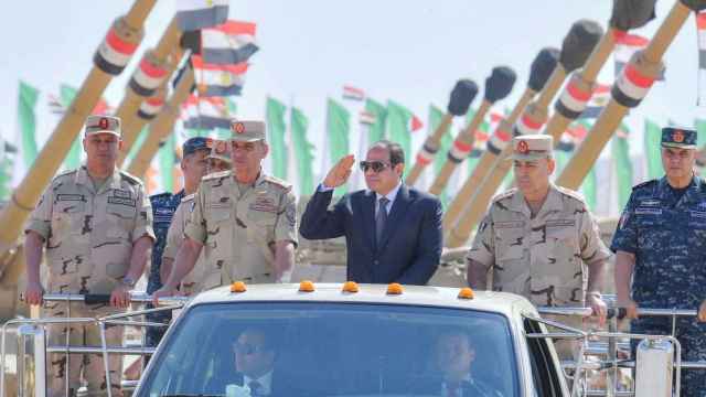 Al-Sisi inspecciona las unidades militares egipcias en Suez, el pasado mes de octubre.