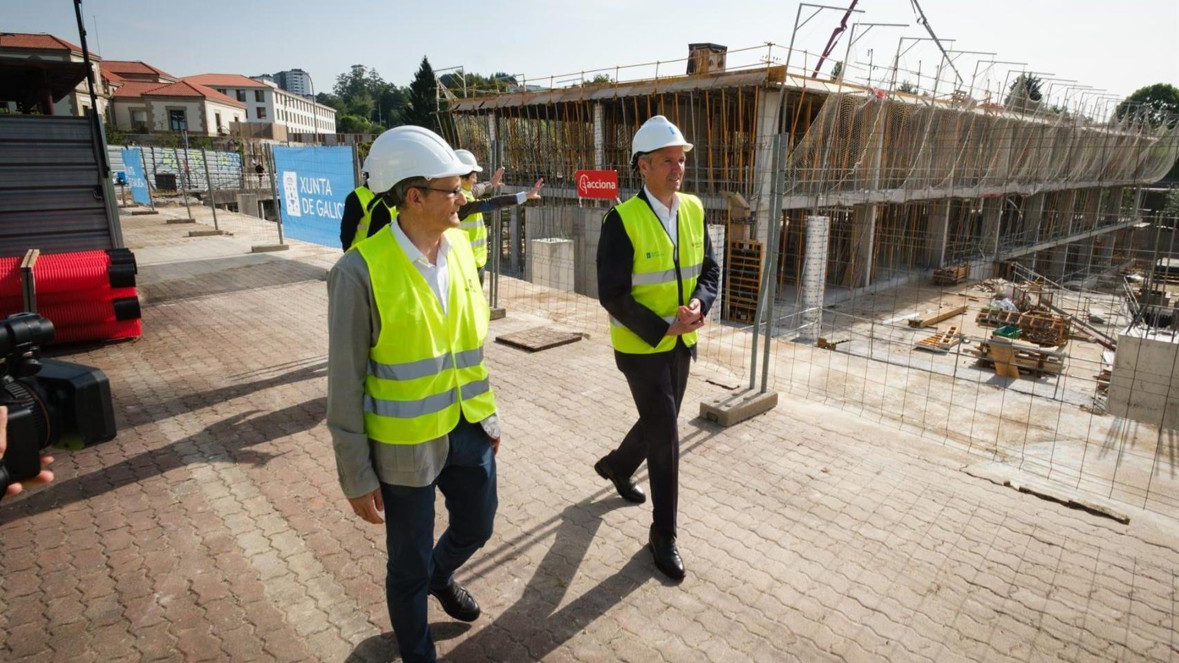 El presidente de la Xunta visita las obras de la Cidade administrativa de San Caetano, en Santiago.