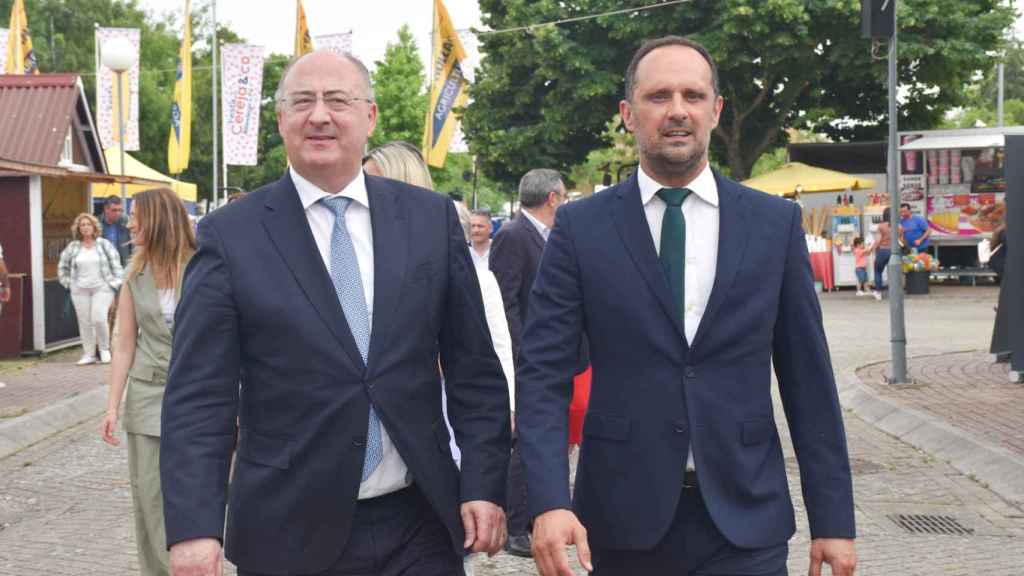 El ministro de Agricultura y Pesca de Portugal, José Manuel Fernandes, y el presidente de la Cámara de Alfândega da Fé, Eduardo Tavares