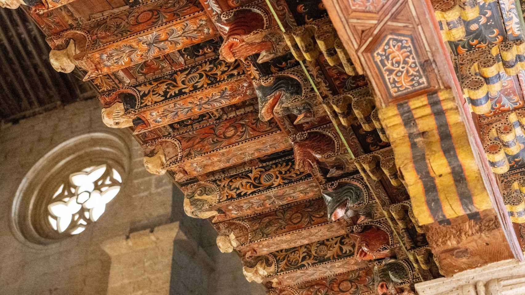 Detalles del artesonado mudéjar de la iglesia de Santa María en Becerril de Campos, perteneciente al Museo Territorial Campos del Renacimiento en Palencia