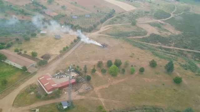 Una quema sin autorización en Zamora obliga a salir al helicóptero de Infocal