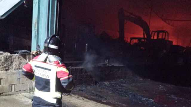 Imágenes del incendio de la nave en la provincia de Zamora