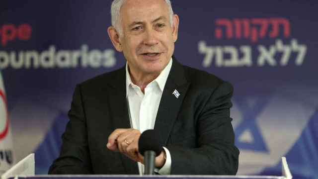 El primer ministro israelí, Benjamin Netanyahu, habla tras la liberación de los rehenes.