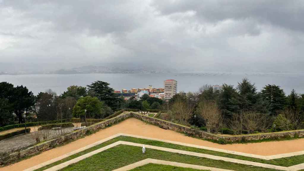 Imagen de Vigo con el Concello al fondo.