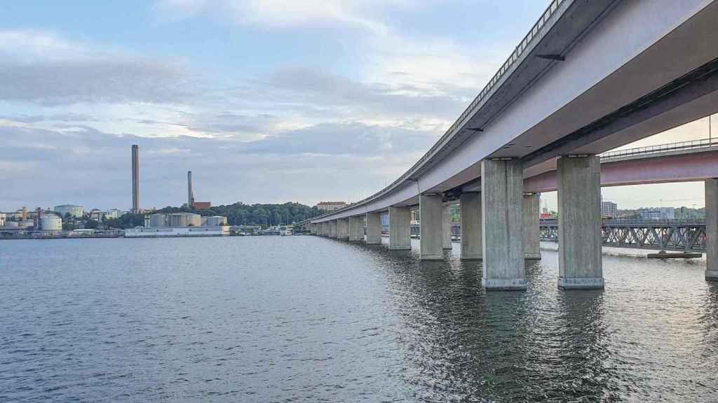 Junto a este puente del barrio de Lidingo, en Estocolmo, apareció supuestamente el cadáver del vasco.