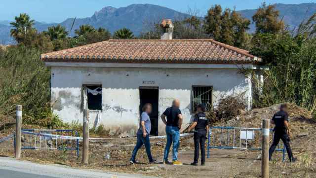 El cuerpo ha sido localizado en uno de los aparcamientos ubicados en la Playa de Motril.