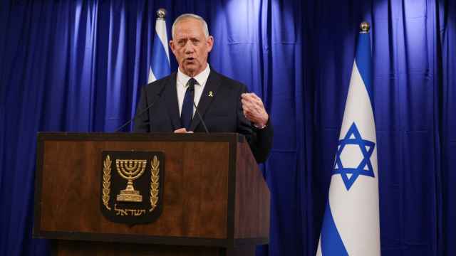 El ministro israelí Benny Gantz se dirige a los medios en Israel, el 9 de junio de 2024.