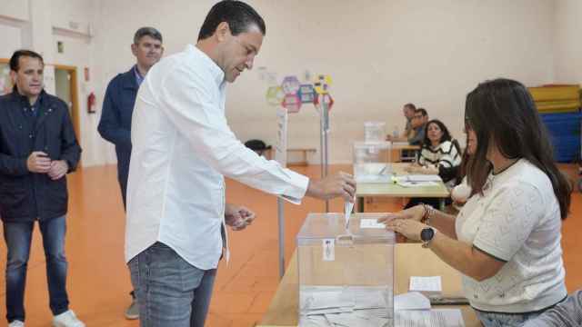 Raúl de la Hoz ejerce su derecho a voto en Valladolid