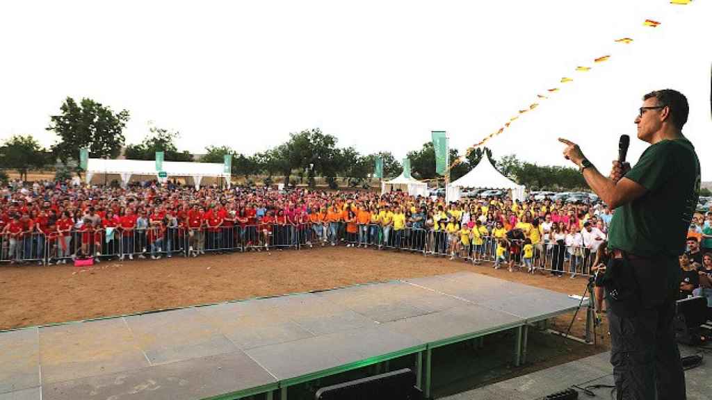 Víctor Manuel López, director general de Eurocaja Rural, dirigiéndose a los trabajadores.