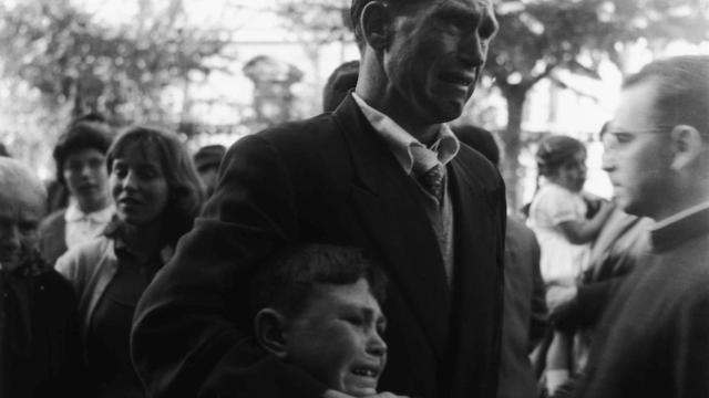 Fallece Juan Jesús Calo en Fisterra (A Coruña), el niño de la icónica fotografía de la emigración