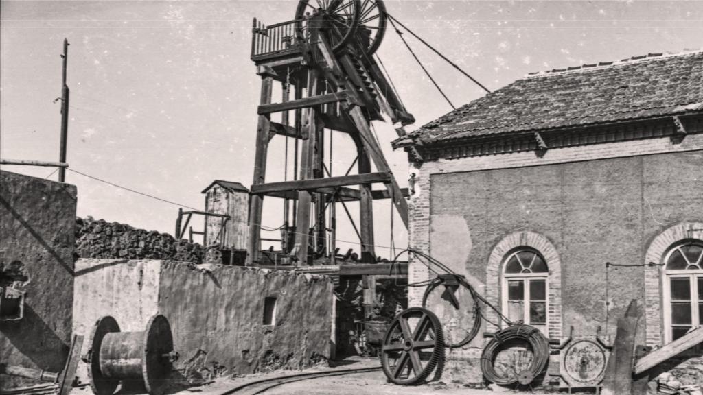 Una fotografía de los años 70 de la entrada a la mina del Cabezo Rajao en la que trabajó Antonio Salcedo.