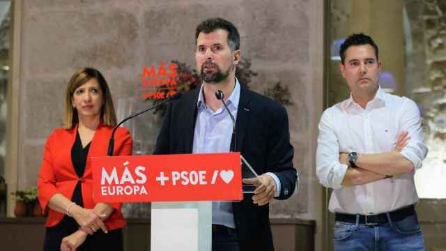 El secretario general del PSOE de Castilla y León, Luis Tudanca, durante la valoración de los resultados de las elecciones europeas de este domingo, en Burgos
