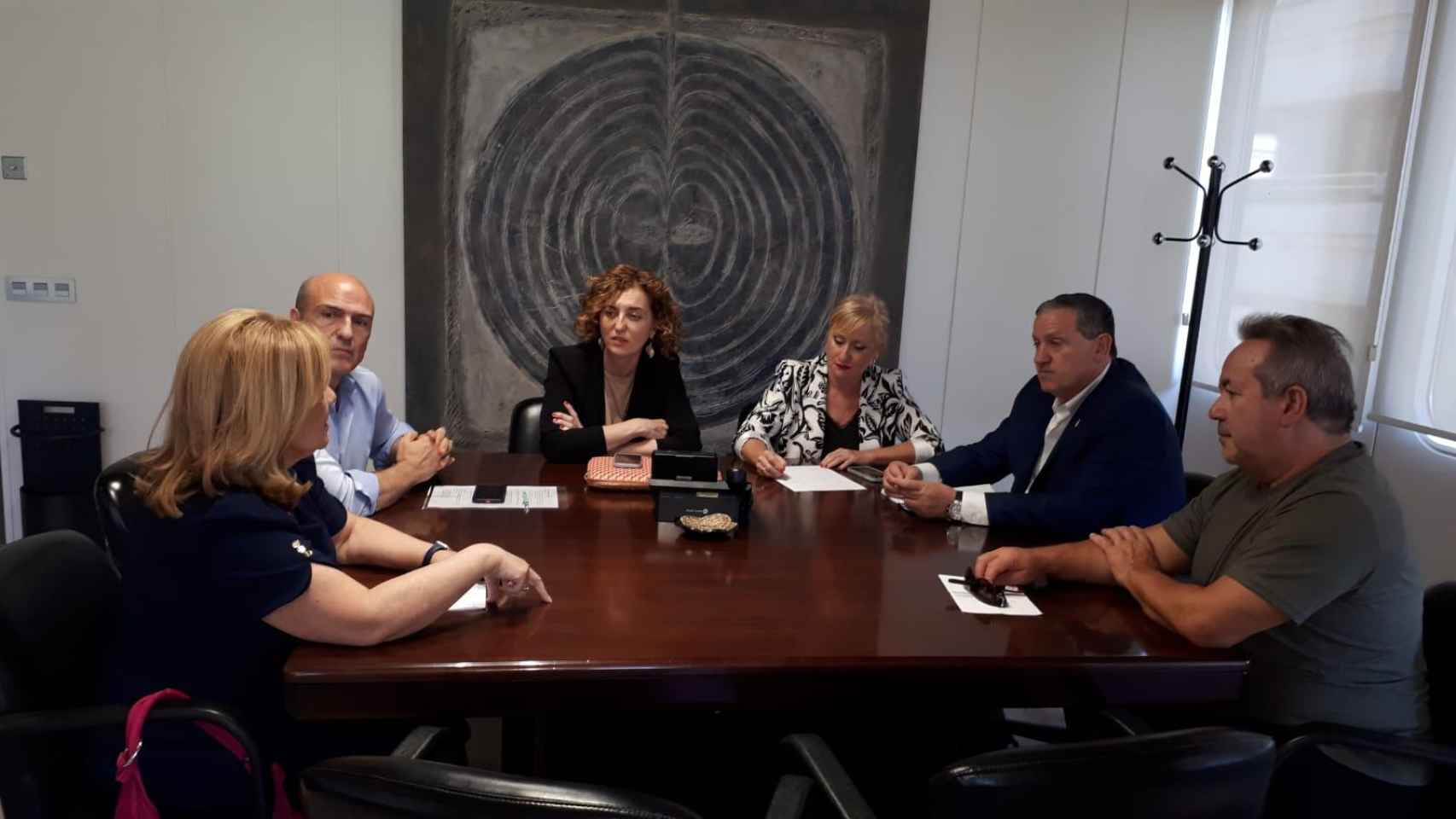 La directora general de Vivienda, Arquitectura, Ordenación del Territorio y Urbanismo, María Pardo; el alcalde de Zamora, Francisco Guarido; el presidente de la Diputación provincial, Javier Faúndez; y la presidenta de la Junta Pro Semana Santa, Isabel García