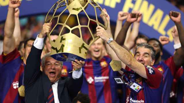 Joan Laporta celebra el título de Champions League del FC Barcelona de balonmano