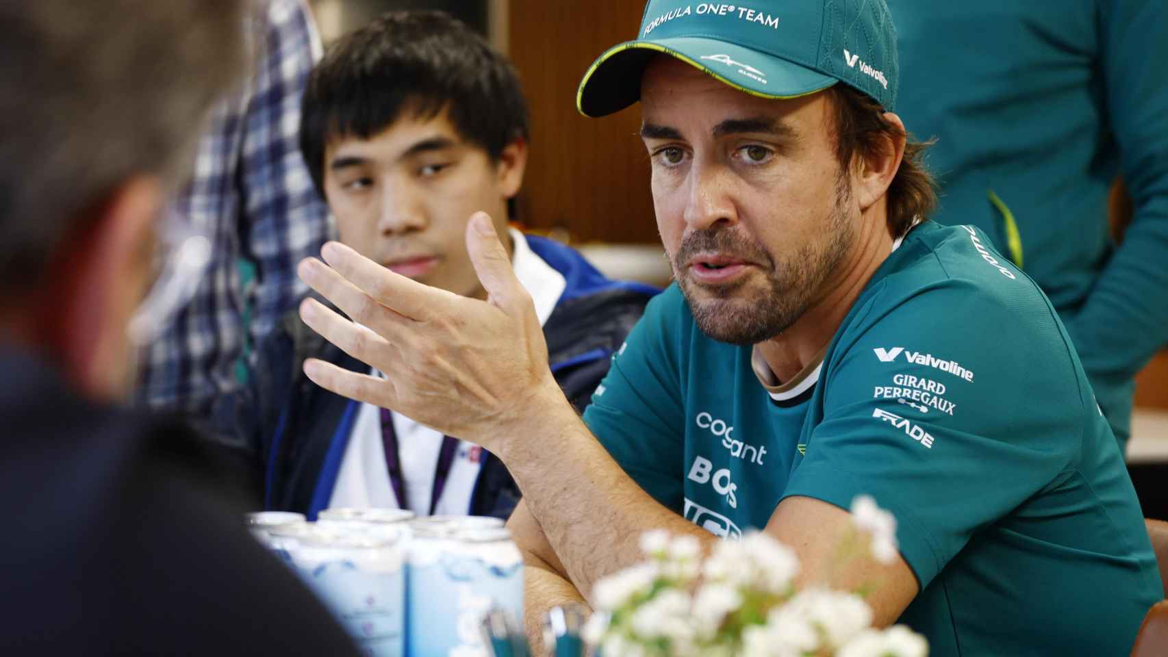Fernando Alonso durante una entrevista con Aston Martin