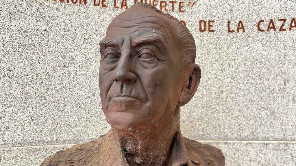 El busto de Juan Garoz Pedraza ha sido robado del cementerio de Los Yébenes.