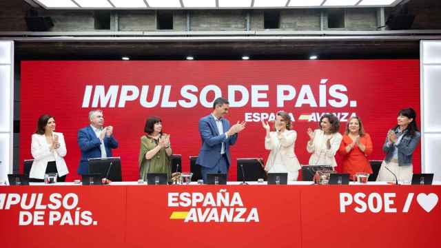 La Ejecutiva Federal del PSOE, con Pedro Sánchez al frente, debate el resultado de las elecciones europeas, este lunes.