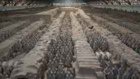 Ejército de terracota custodiando el mausoleo del emperador Qin Shi.
