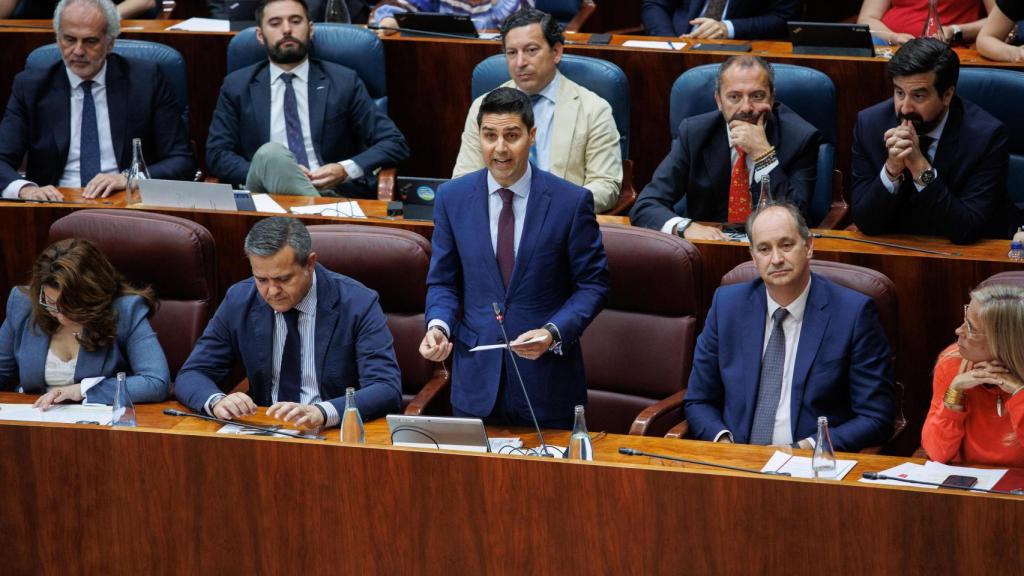 EEl consejero de Educación y Universidades, Emilio Viciana, interviene durante el pleno en la Asamblea de Madrid, a 6 de junio de 2024.