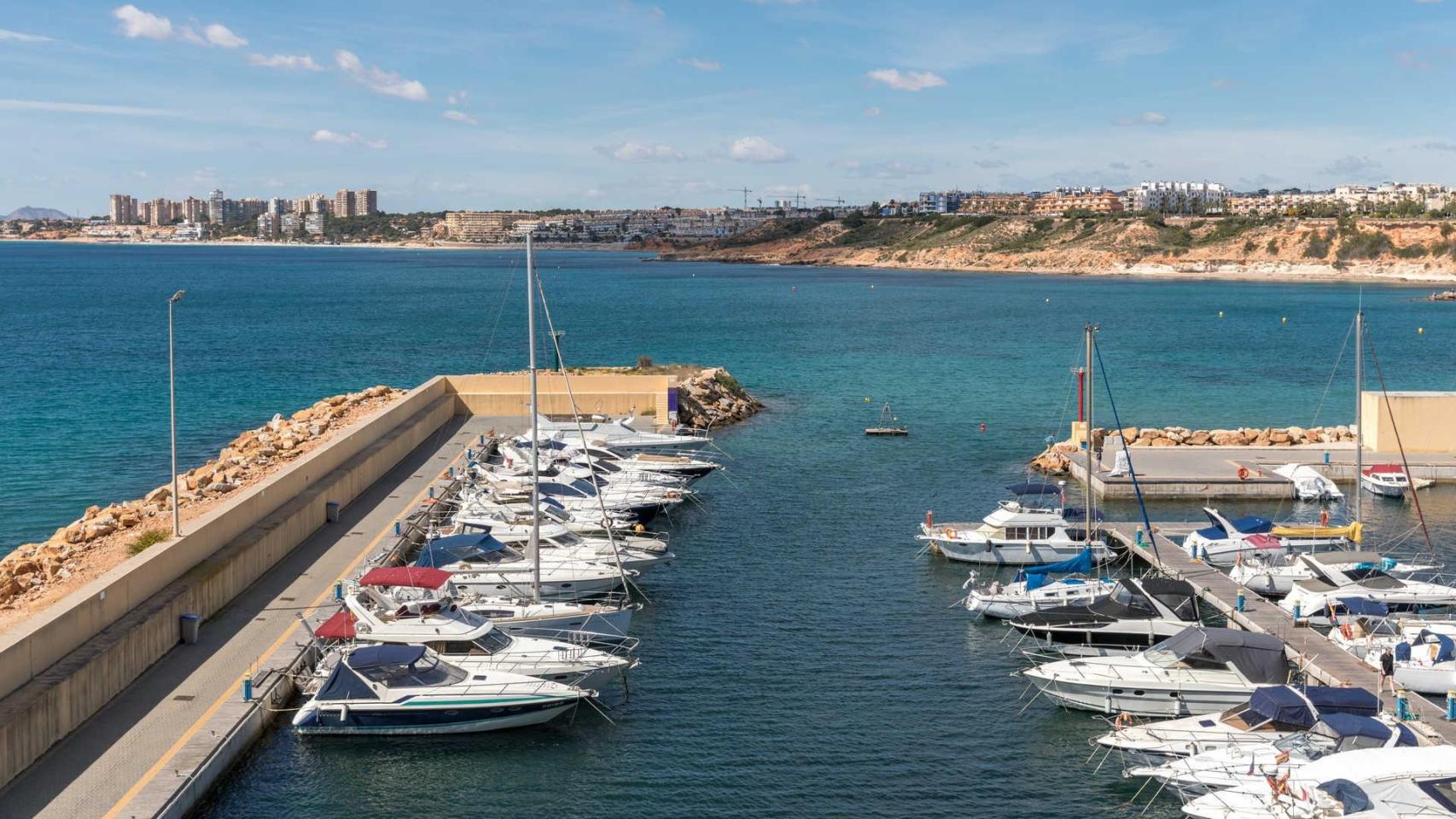 Puerto del Cabo Roig en Orihuela.