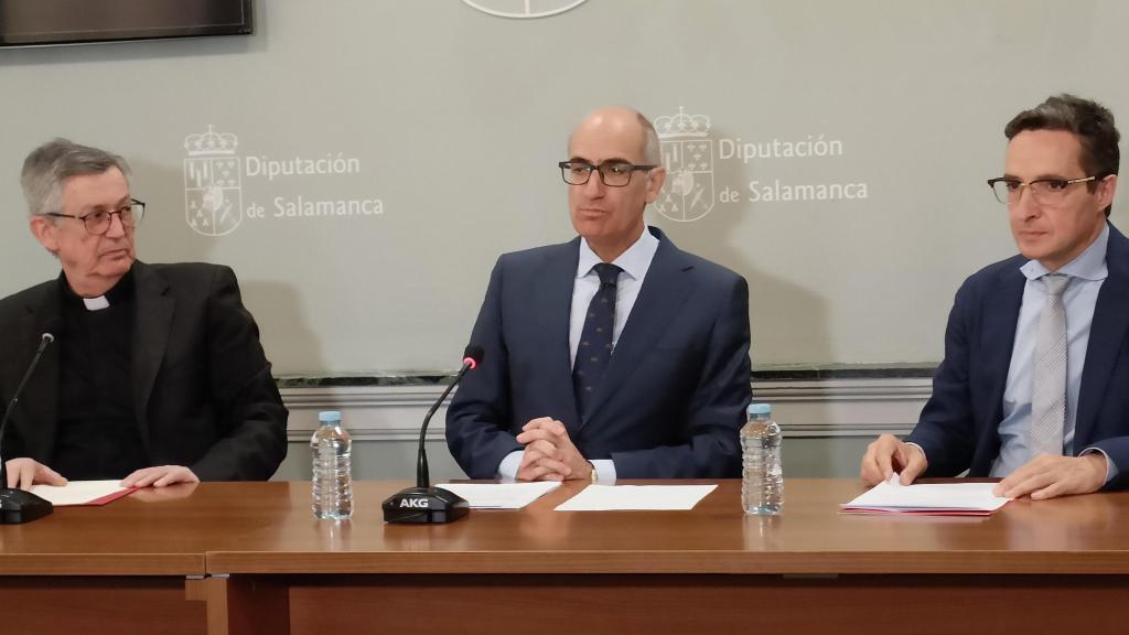 Los rectores de la UPSA y la USAL, junto la presidente de la Diputación de Salamanca