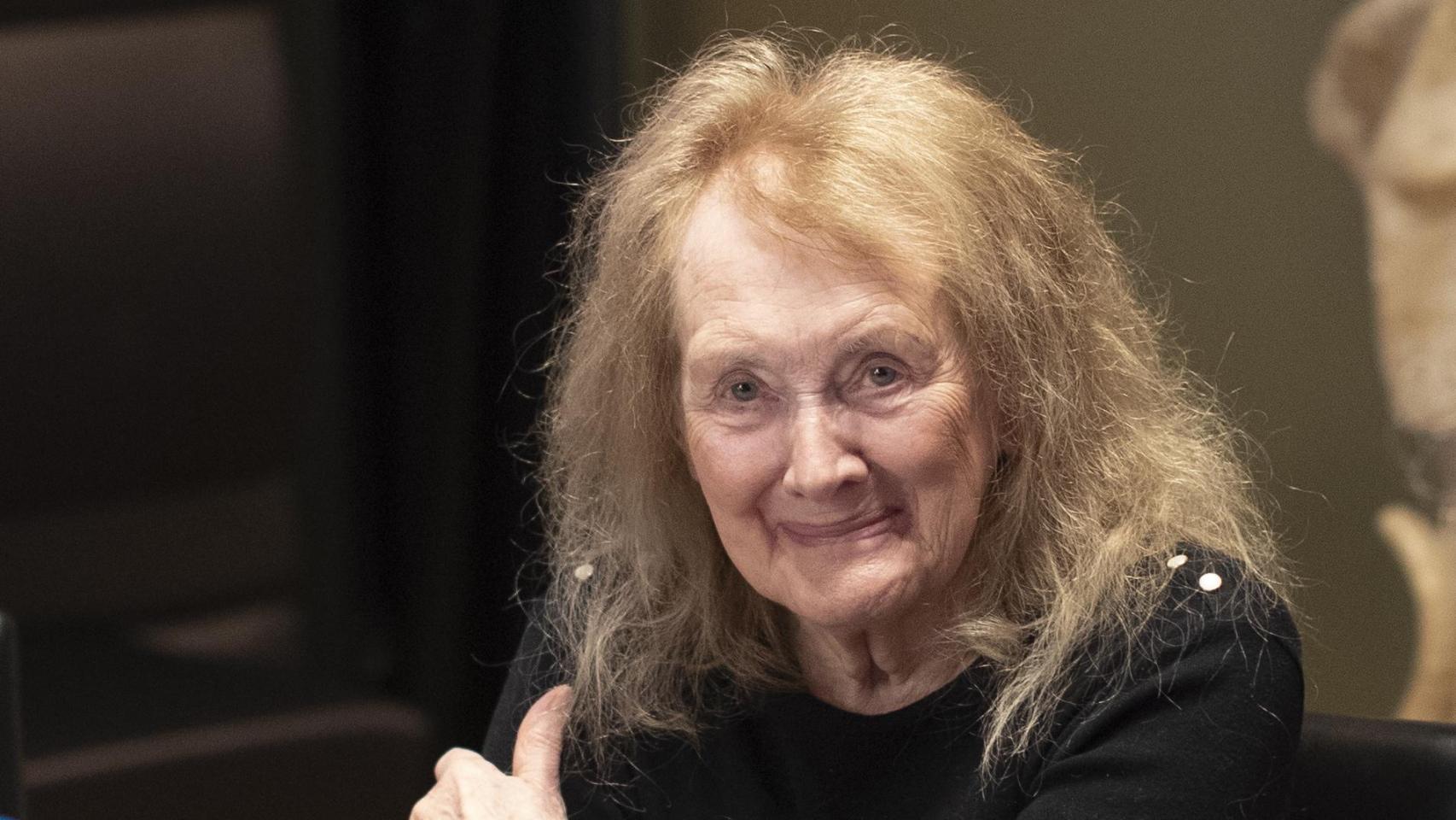 Annie Ernaux, Premio Nobel de Literatura 2022, comparece junto a los medios de comunicación en un céntrico hotel de Barcelona. Foto: Marta Pérez / EFE