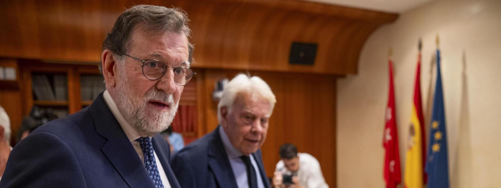 Los expresidentes del gobierno Mariano Rajoy y Felipe González.