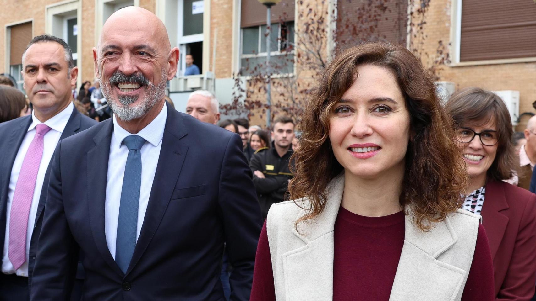 La presidenta de la Comunidad de Madrid, Isabel Díaz Ayuso  y el rector de la Universidad Complutense de Madrid, Joaquín Goyache, en una fotografía de archivo de octubre de 2023.