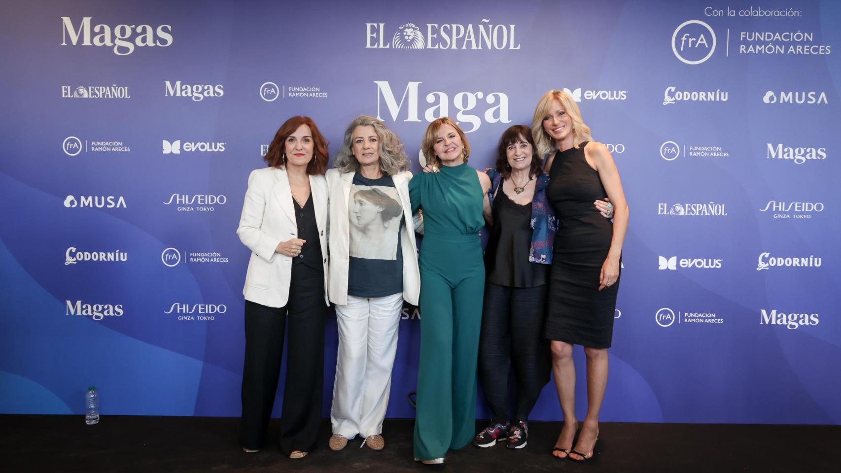 Las cinco premiadas, minutos antes de recibir el galardón Maga de Magas.