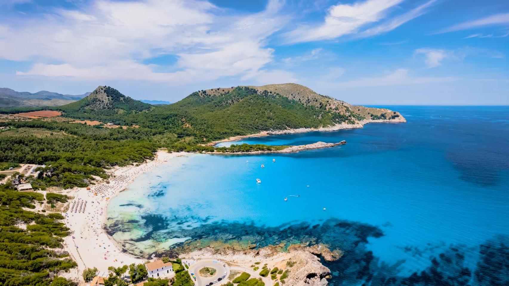 La cala más bonita de España con aguas turquesas y dunas.