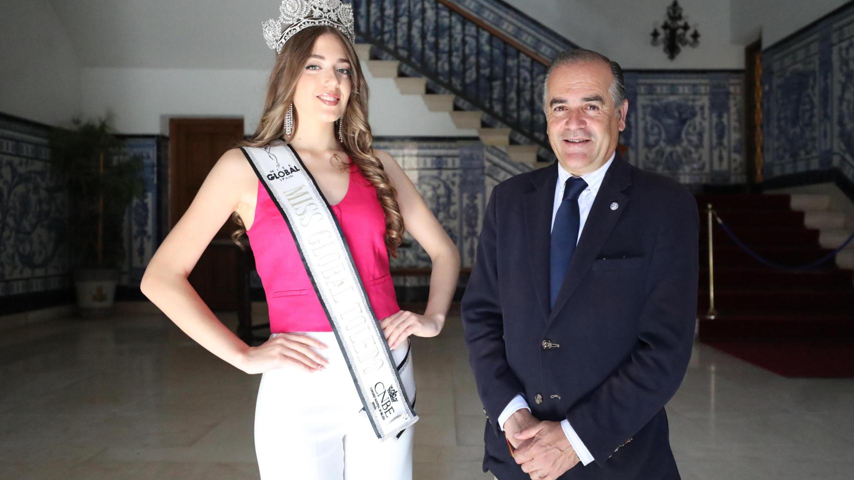 El alcalde de Talavera de la Reina recibe a Miss Global Toledo