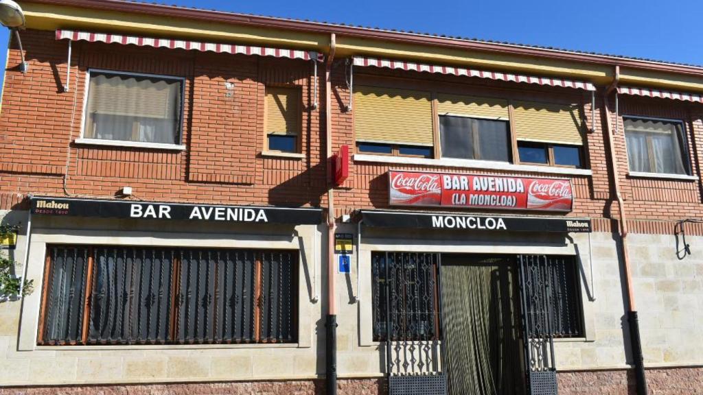 Fachada del Bar Avenida en Cigales