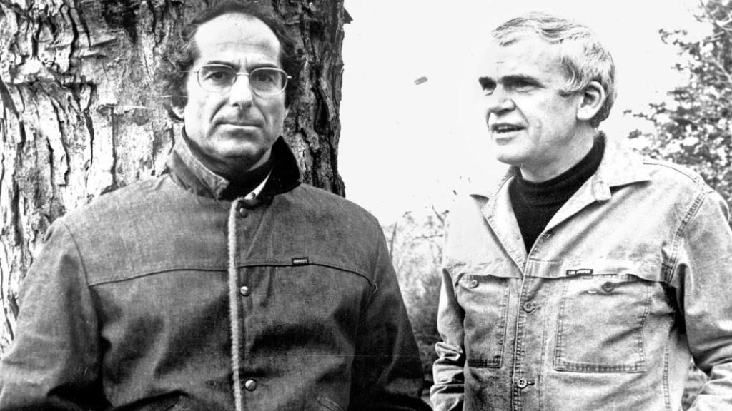 Milan Kundera (derecha) con Philip Roth. Foto: Tusquets Editores