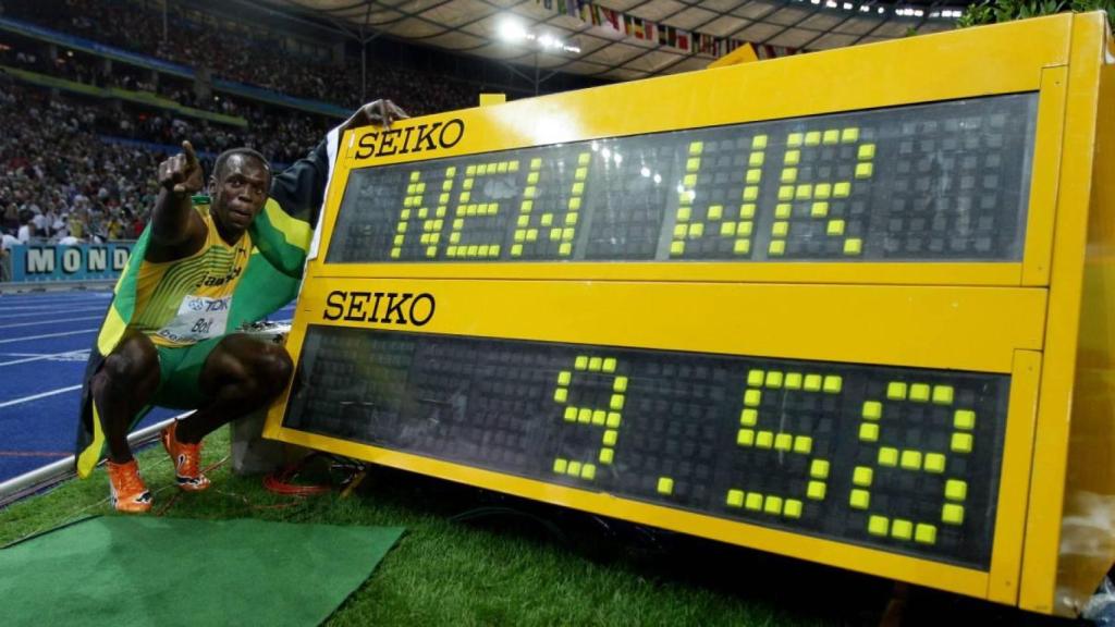 Usain Bolt tras conseguir el récord del mundo de los 100 metros lisos en Berlín.