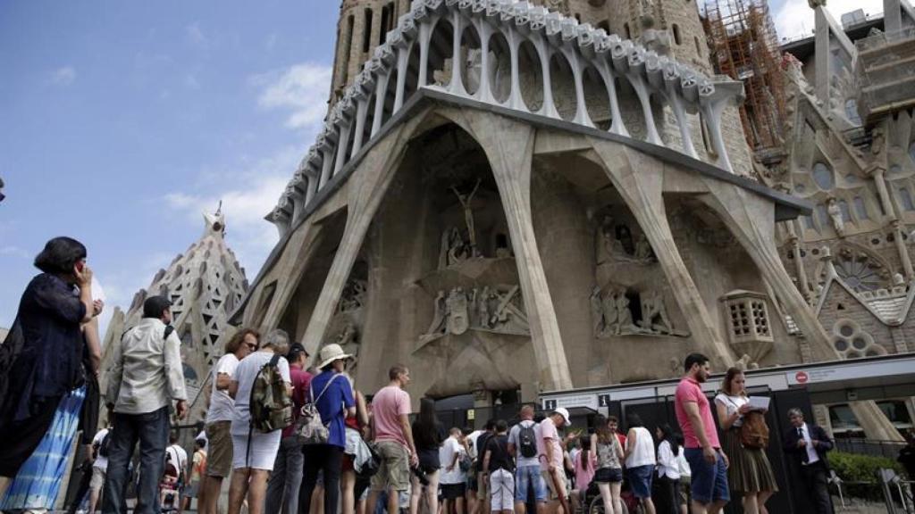 Turistas en la Sagrada Familia.