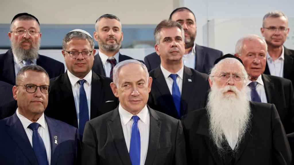 El primer ministro israelí, Benjamin Netanyahu, con su gabinete en el Bible Lans Museum de Jerusalén.