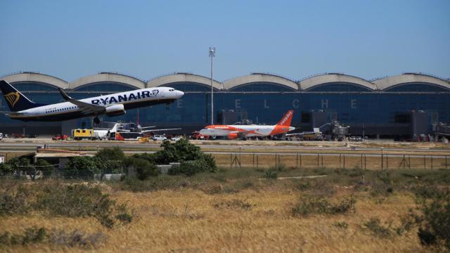 El aeropuerto de Alicante, en una imagen de Shutterstock.