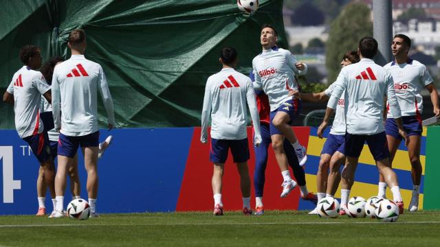 Los jugadores de la selección española preparan su debut en la Eurocopa frente a Croacia.