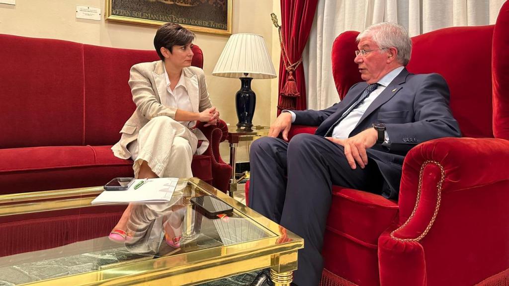 El alcalde de Illescas, José Manuel Tofiño, junto a la ministra Rodríguez. Foto: Ayuntamiento.