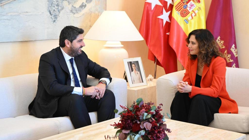 Fernando López Miras, presidente de la Región de Murcia, reunido con la presidenta de la Comunidad de Madrid, Isabel Díaz Ayuso, en Real Casa de Correos.