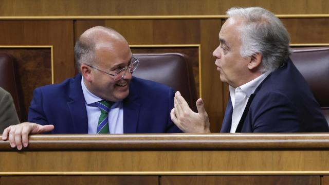 Esteban González Pons este miércoles junto a Miguel Tellado en la sesión de control al Gobierno.