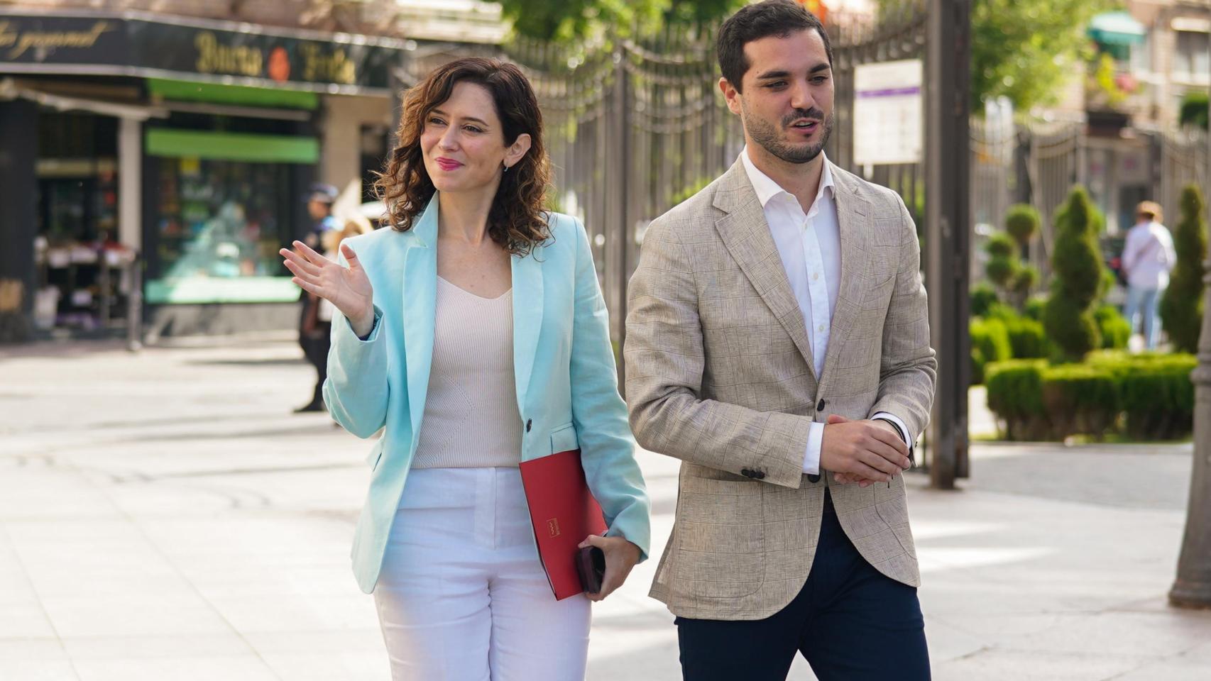 Isabel Díaz Ayuso, presidenta de la Comunidad de Madrid, y Alejandro Navarro, alcalde de Torrejón de Ardoz.