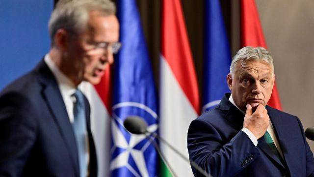 El secretario general de la OTAN, Jens Stoltenberg, y el primer ministro húngaro, Viktor Orbán, durante su rueda de prensa de este miércoles en Budapest