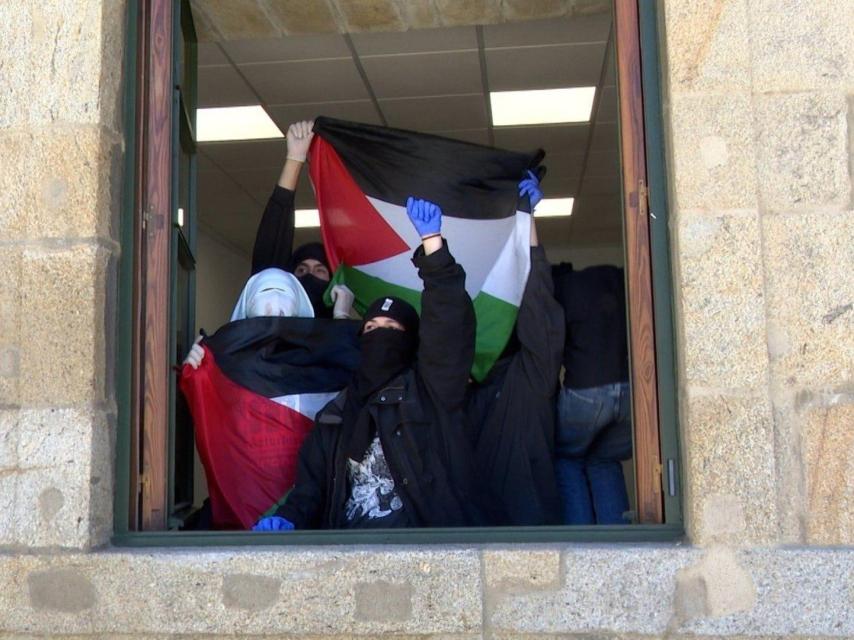 Estudiantes antisemitas encerrados en el rectorado de la USC.