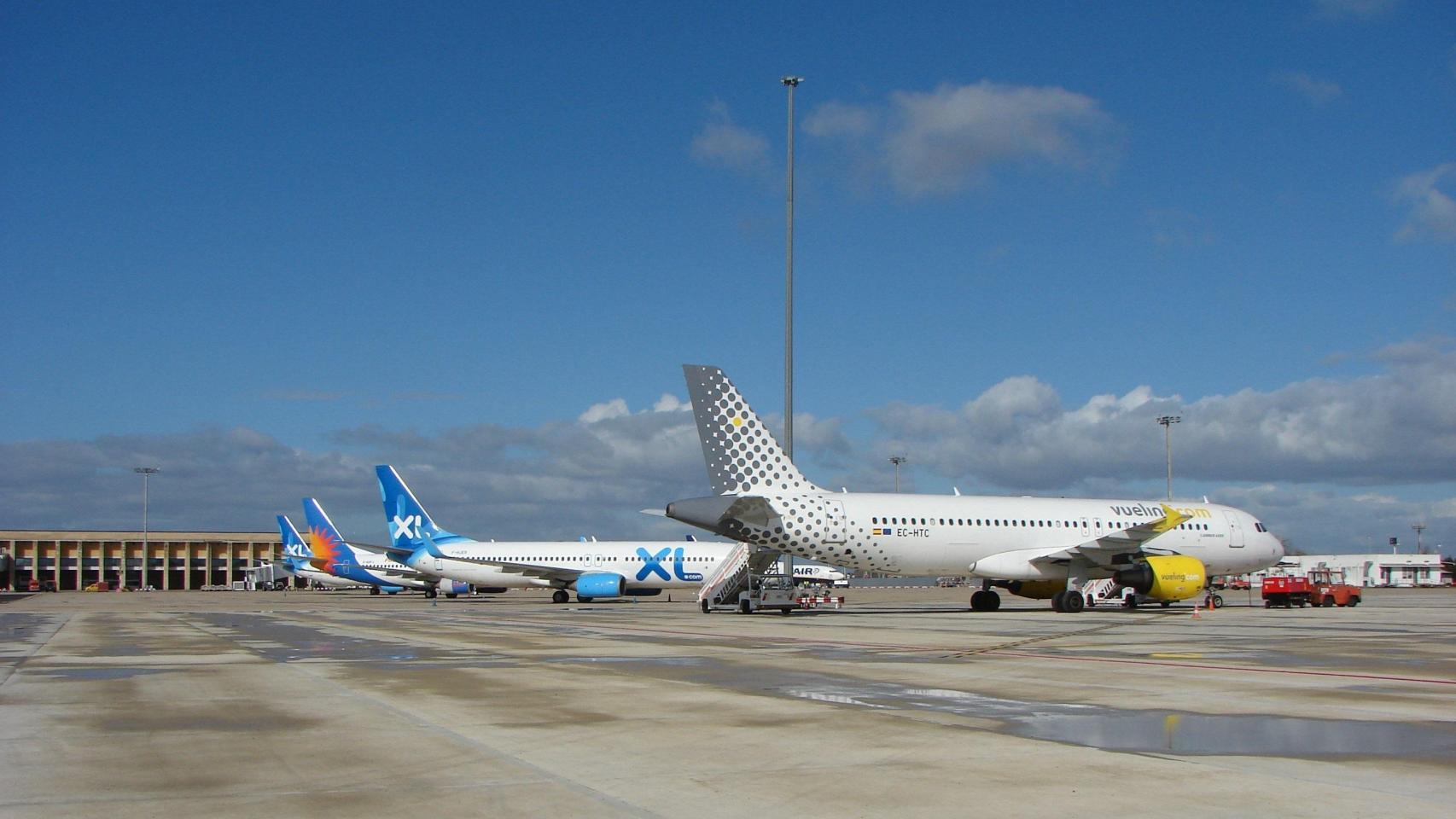 Aviones en el aeropuerto de Sevilla.