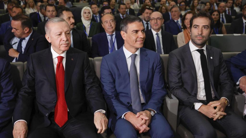 El jefe del Gobierno, Pedro Sánchez; el presidente de Turquía, Recep Tayyip Erdogan, y el ministro de Economía Carlos Cuerpo.